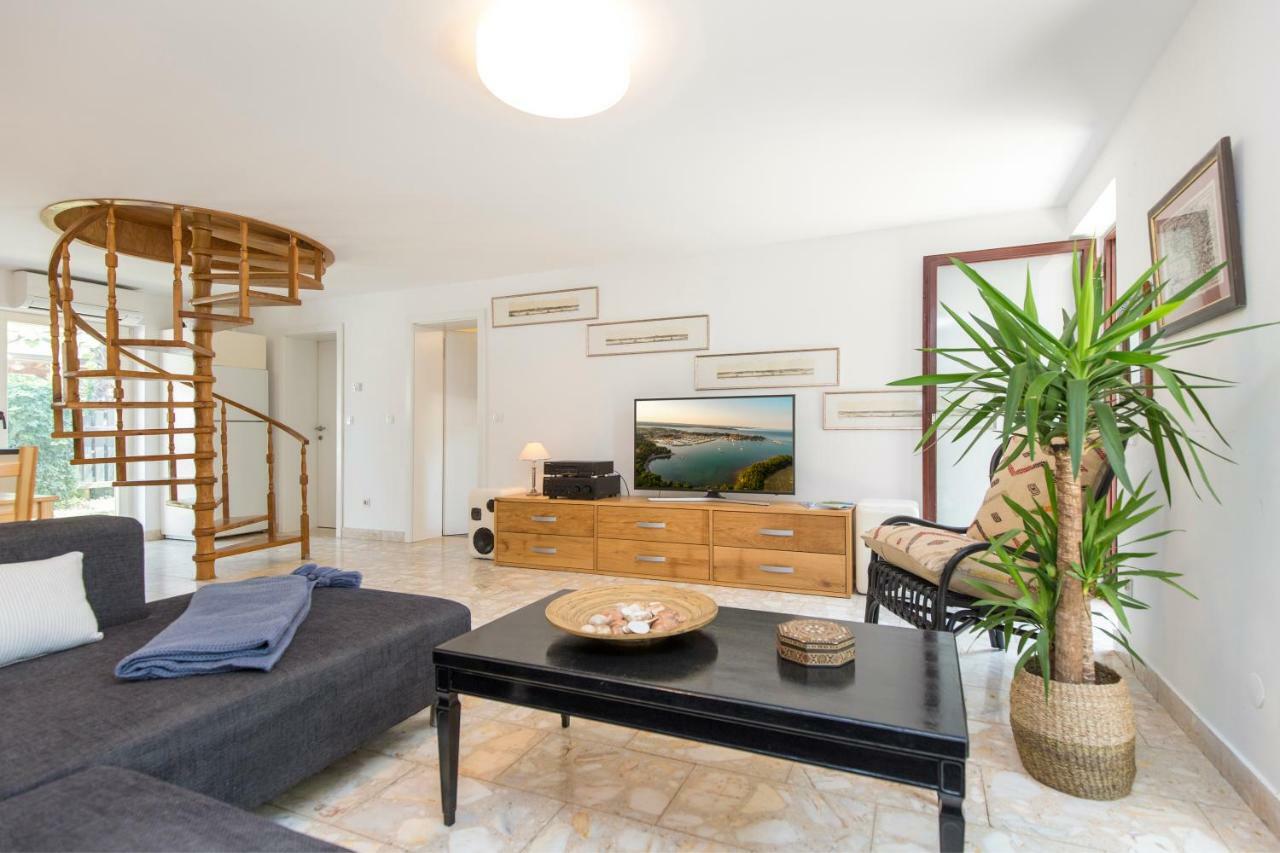 Casa Flora 3-Minutes' Walk From The Beach Novigrad Istria エクステリア 写真